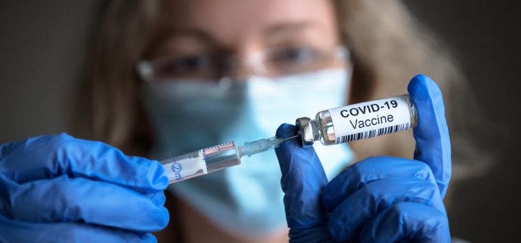 Arranca aplicación de vacunas contra covid para rezagados