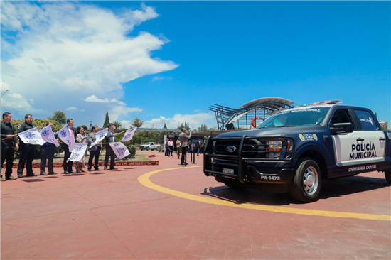 Entregan nuevas patrullas a policías municipales para reforzar la seguridad