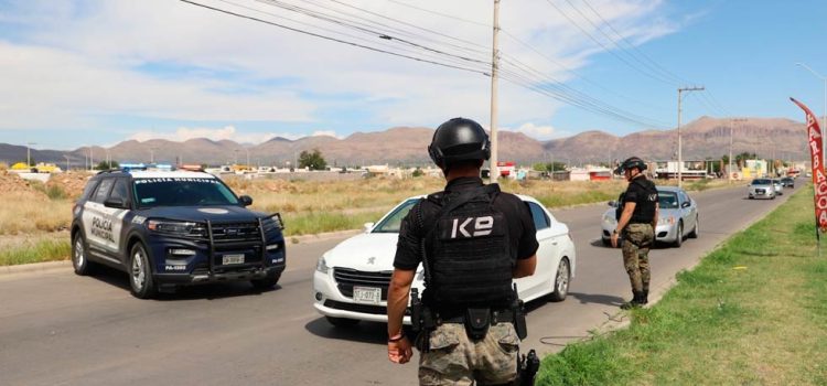Policías municipales instalan retenes en Chihuahua
