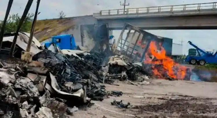 Enfrentamientos en Sinaloa bloquean autopista Mazatlán–Culiacán y dejan 24 muertos