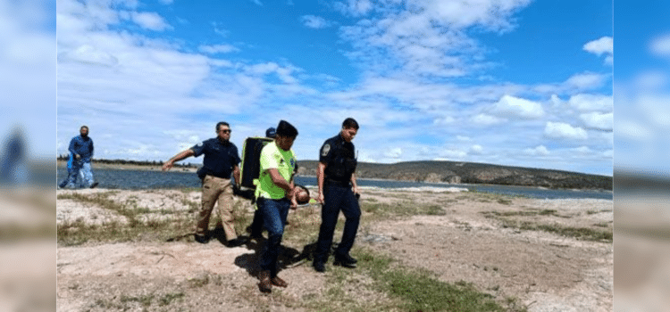 Fuera de peligro tripulantes del helicóptero que cayó en la Presa Chihuahua