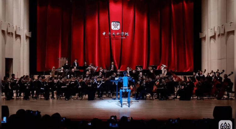 Un robot actúa como director de orquesta y revoluciona la música clásica en Pekín