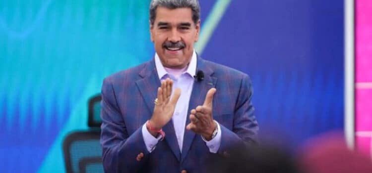 Maduro “adelanta la Navidad” en Venezuela mientras crece la presión política