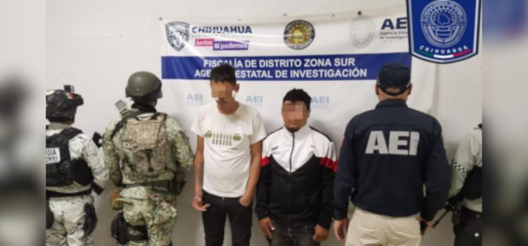 Rescatan a dos paramédicos secuestrados en Chihuahua tras persecución y detienen a tres presuntos responsables Rescatan a dos paramédicos secuestrados en Chihuahua tras persecución y detienen a tres presuntos responsables