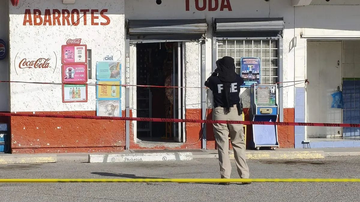 Asesinan a machetazos a un hombre en Juárez; habría sido su esposa