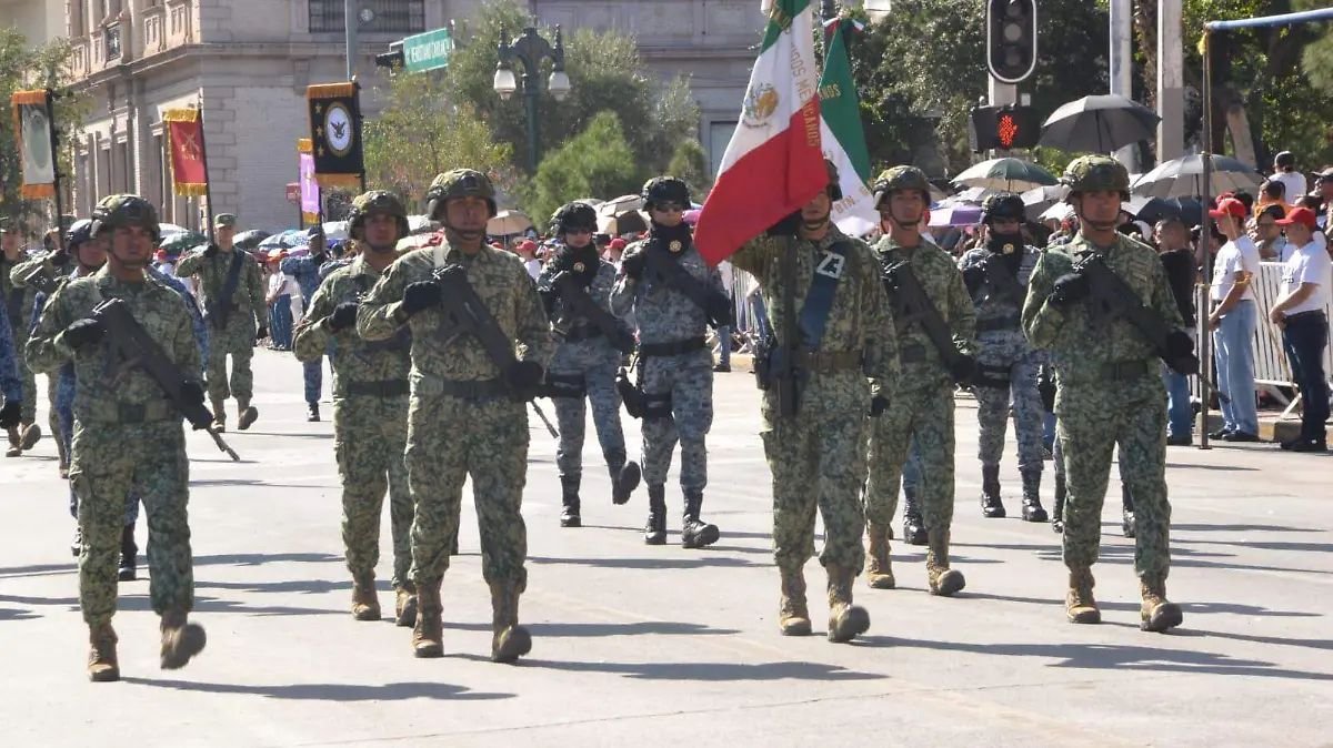 Realizan en Chihuahua el desfile por el 216 aniversario de la Independencia de México